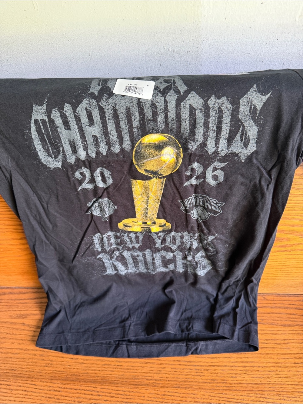 NY Knicks  Black 'Champions' Graphic Tee NWT  M
